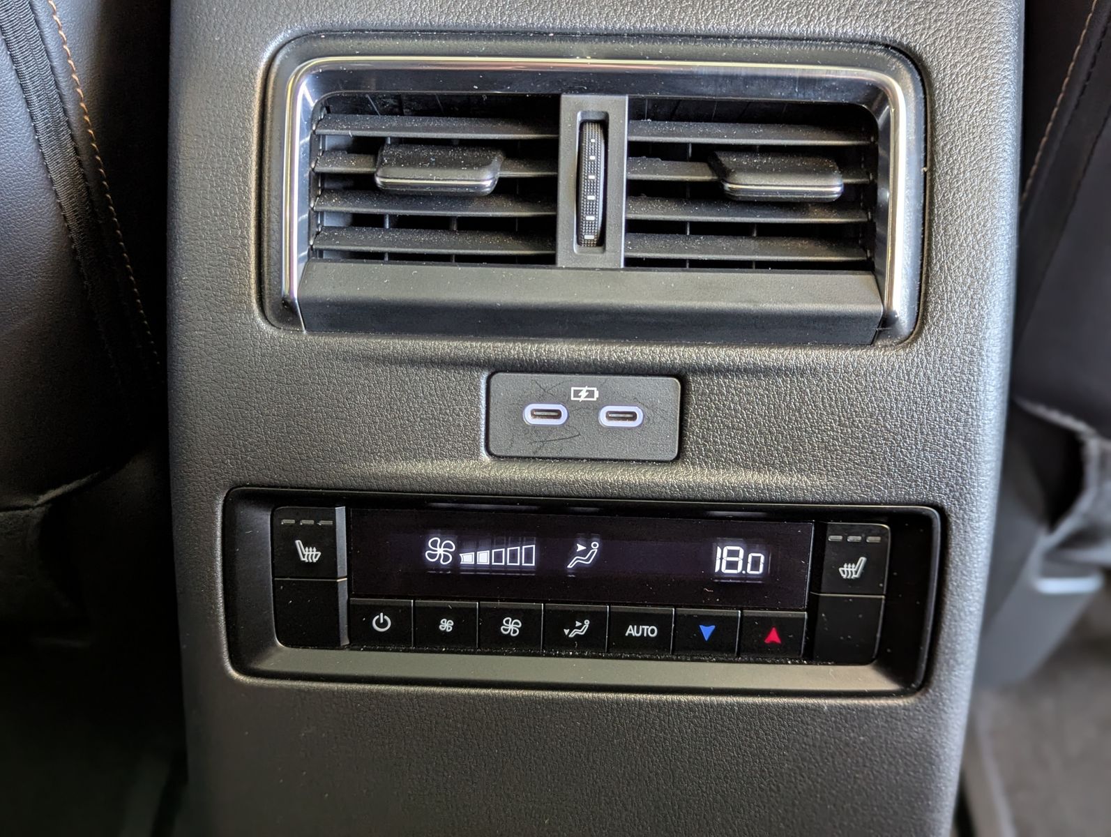 Fahrzeugabbildung Mazda CX-80 3.3L E-SKYACTIV D 254 HOMURA+ 6-Sitze Pano