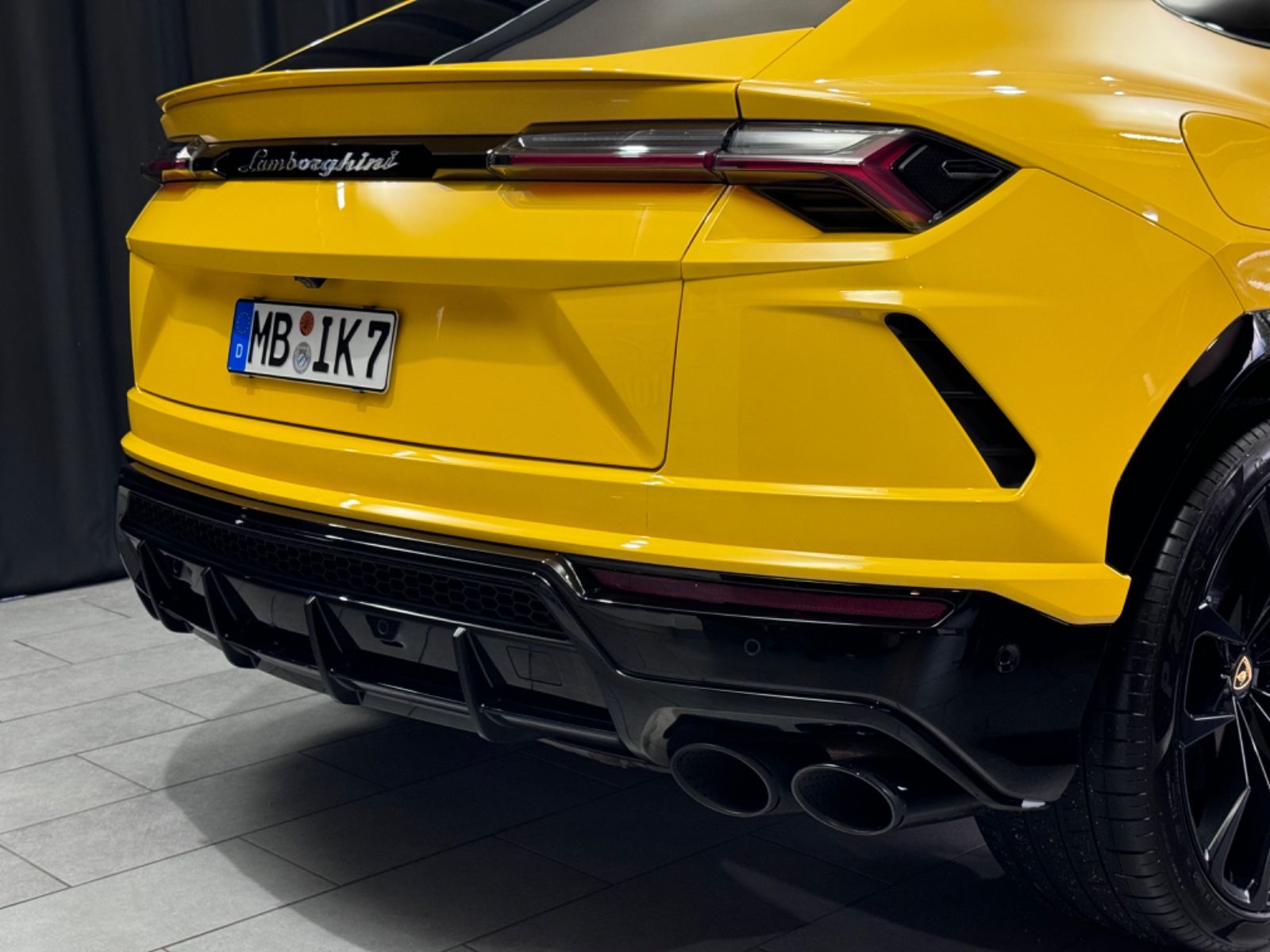 Fahrzeugabbildung Lamborghini URUS| MASSAGE | PANO |LUFT|B/O|NIGHT|23ZOLL|ADAS