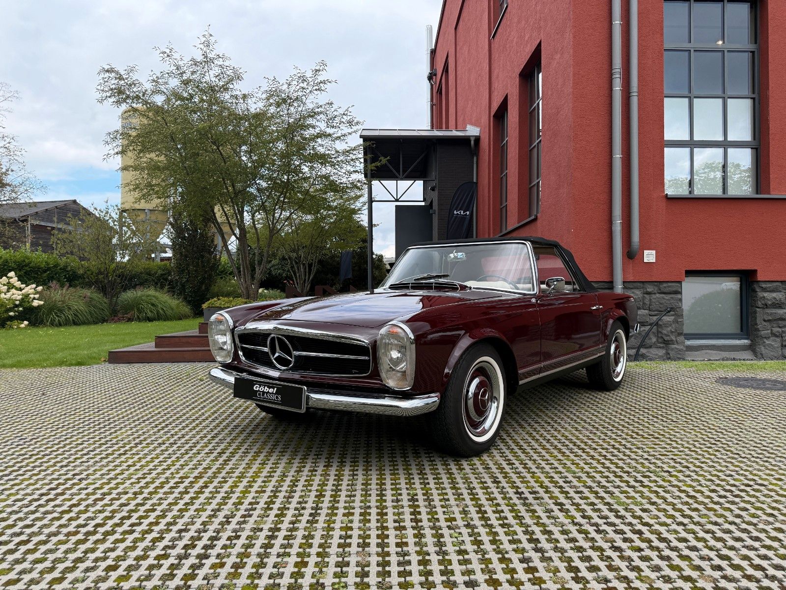 Fahrzeugabbildung Mercedes-Benz 230 SL