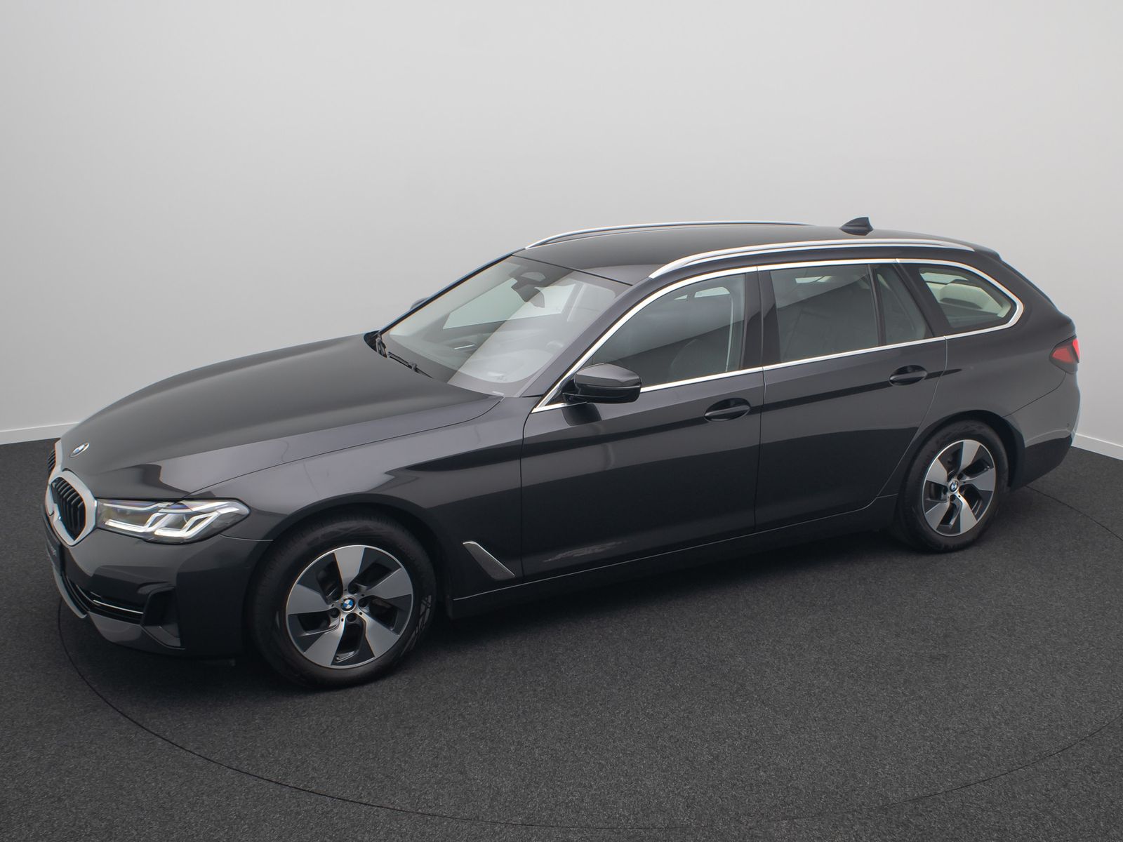 Fahrzeugabbildung BMW 520d xD  Kamera Laser HUD DAB AHK Komfort Alarm