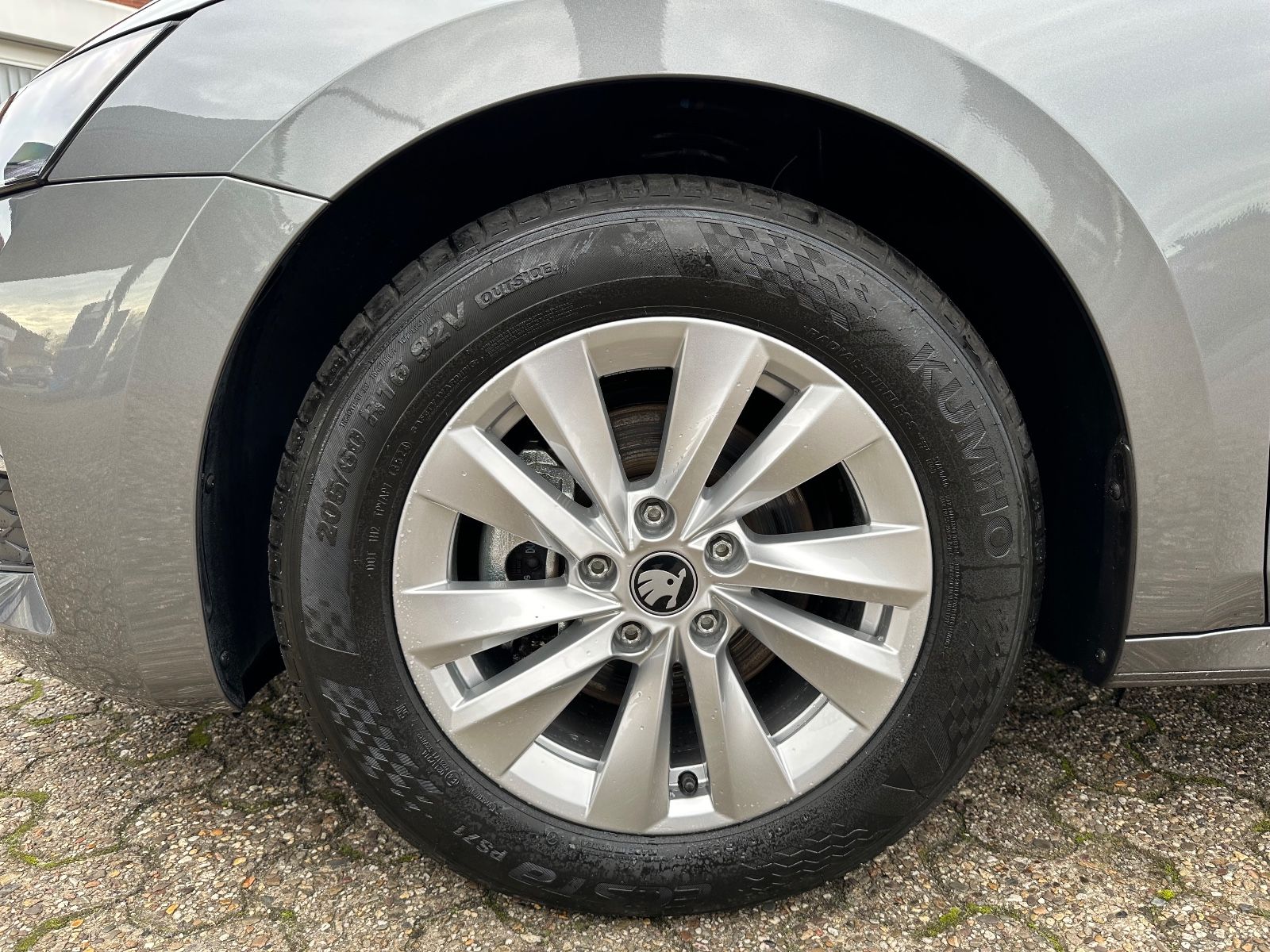 Fahrzeugabbildung SKODA Octavia Combi 2.0 TDI Selection DSG Navi/AHK/ACC