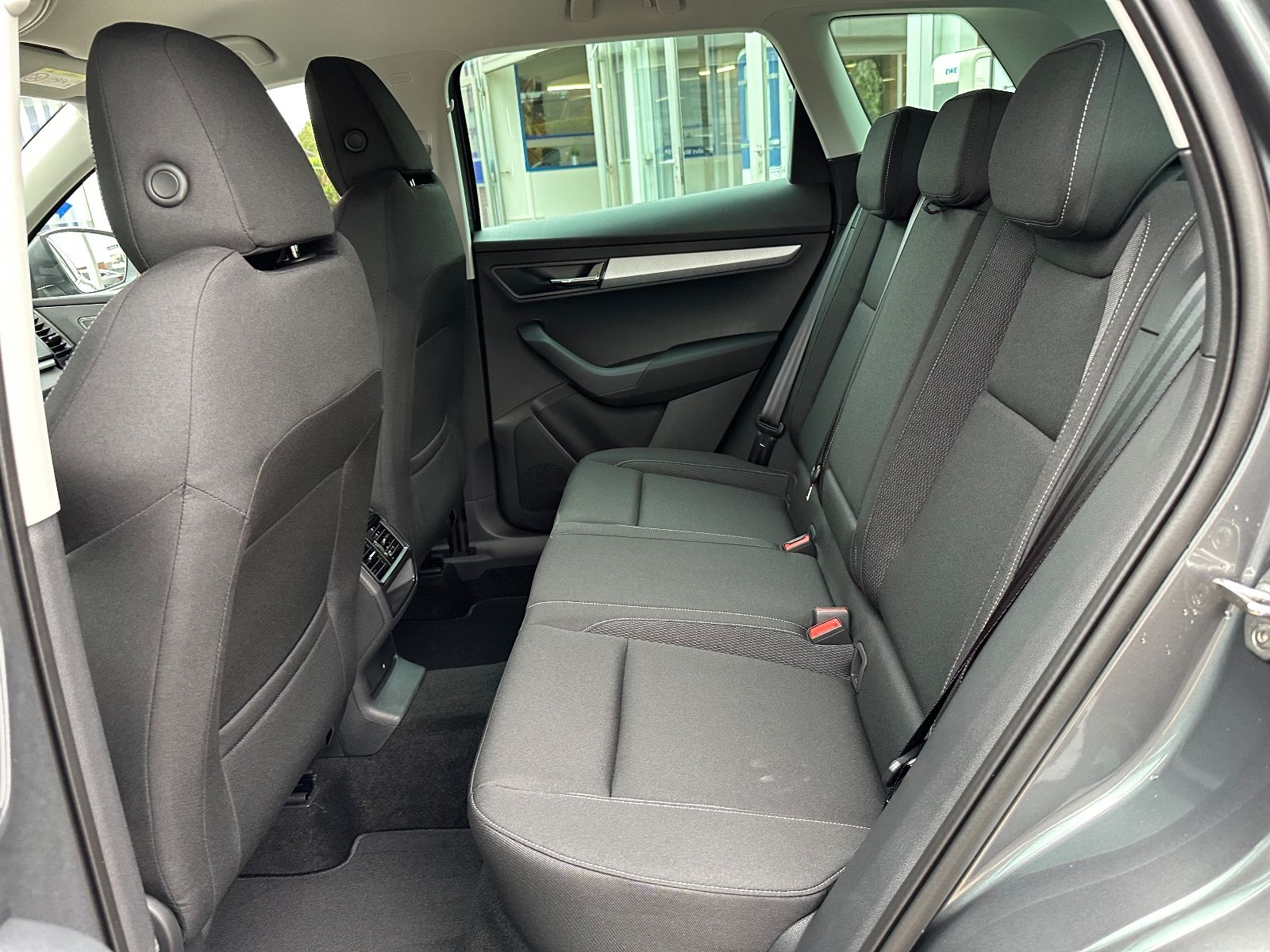 Fahrzeugabbildung SKODA Karoq 1.5 TSI Selection DSG AHK/Navi/ACC/LED/SHZ