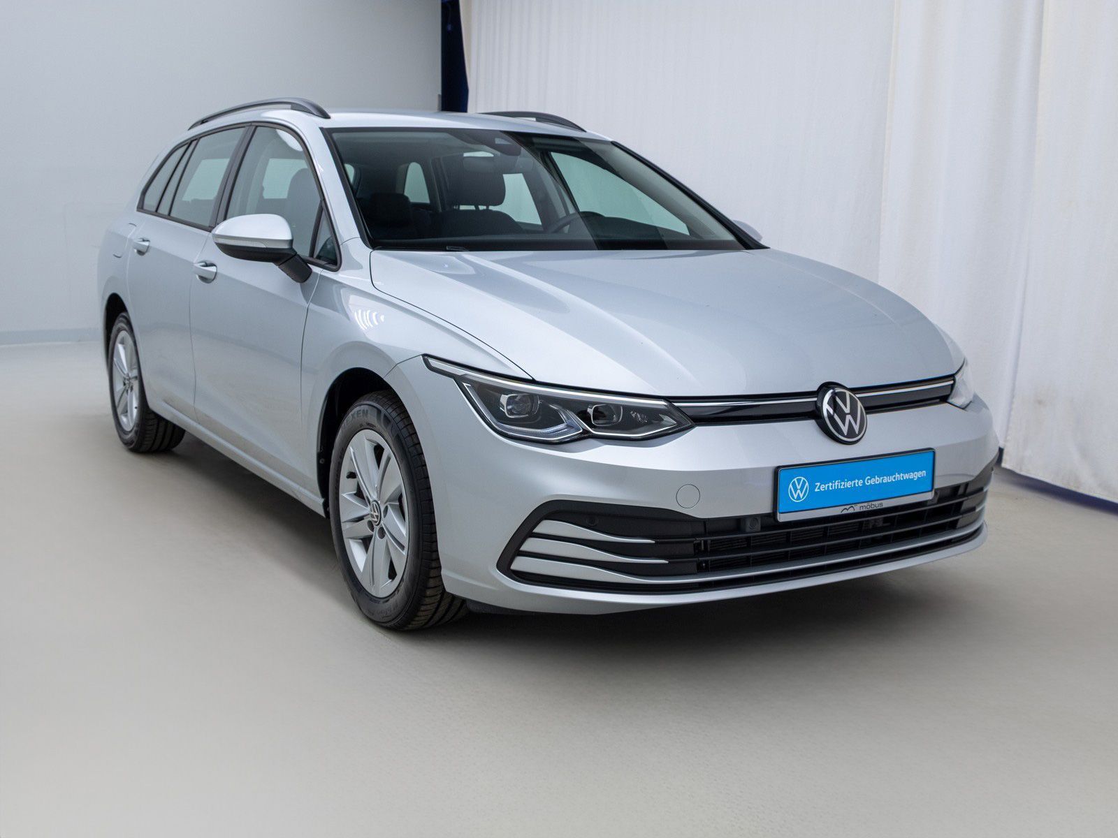 Volkswagen Golf Variant VIII TDI Life DSG LED NAV ACC APP A foto 4