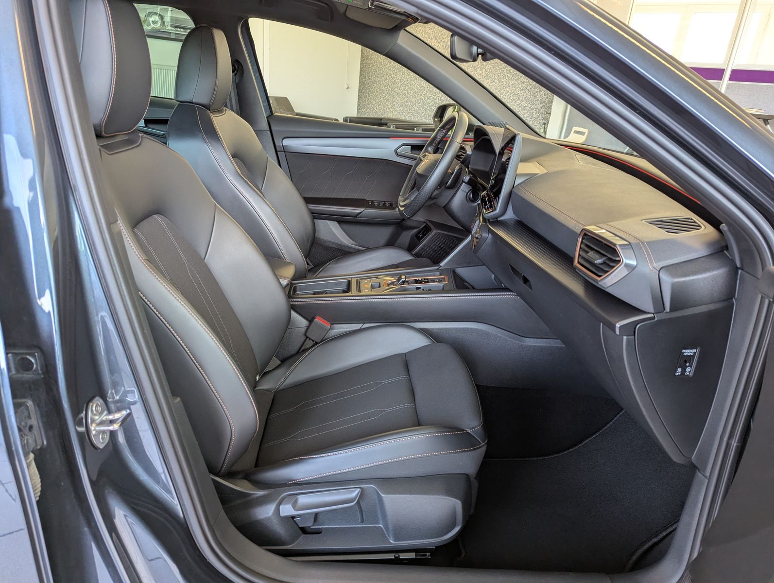 Fahrzeugabbildung CUPRA Leon 1.5 e-Hybrid Matrix Edge-Intelligent-Paket