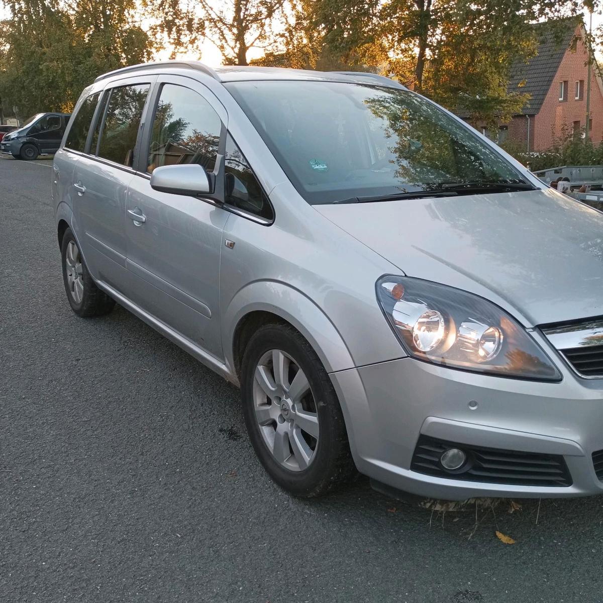 Opel Zafira 2006 — interior