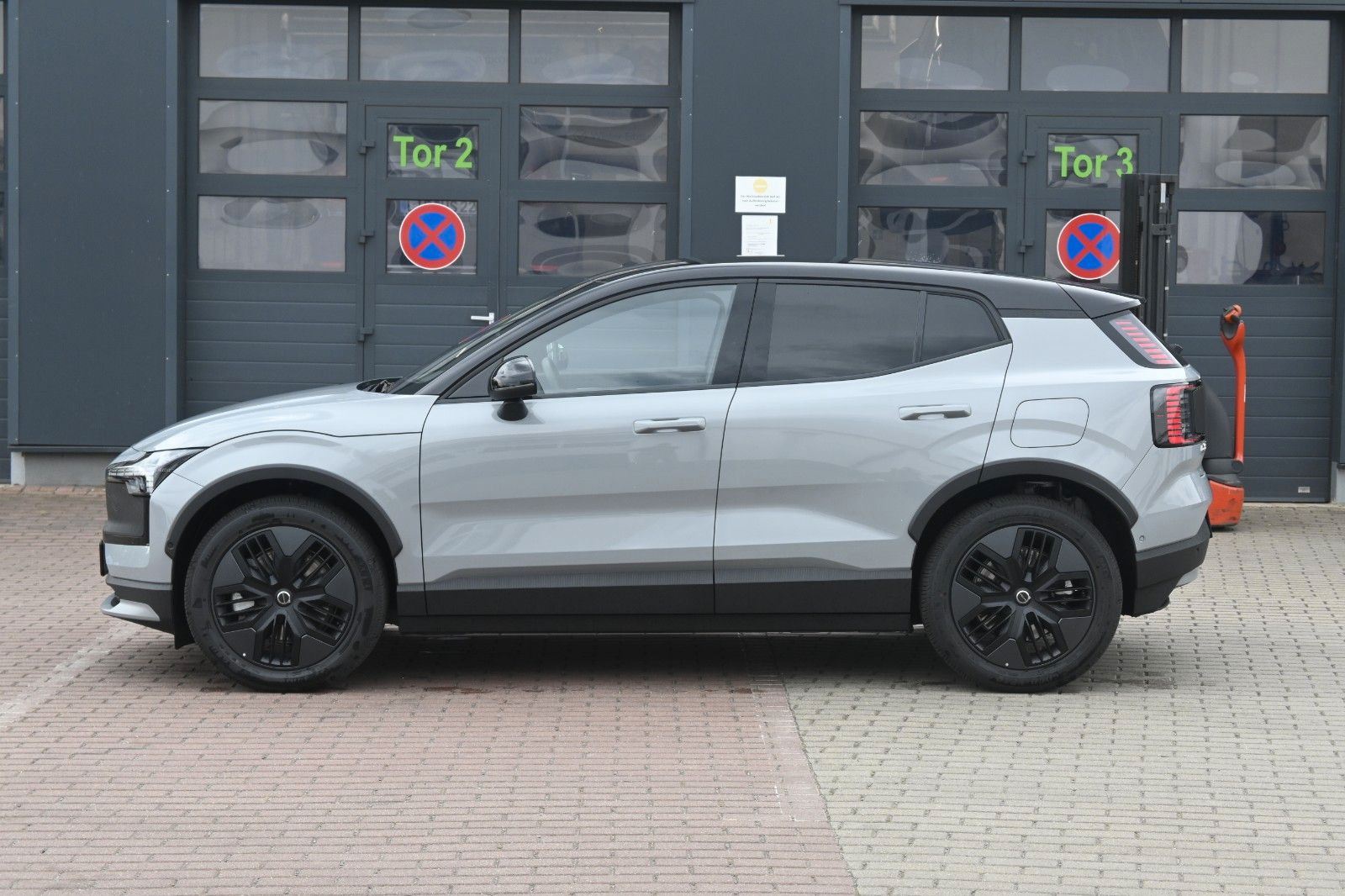 Fahrzeugabbildung Volvo EX30 Cross Country Ultra Twin Motor Performance