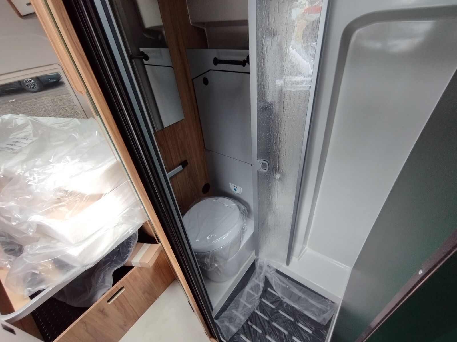 Fahrzeugabbildung Karmann Dexter 4x4 DE 560 AW Solar, Markise, 170 PS 6DE