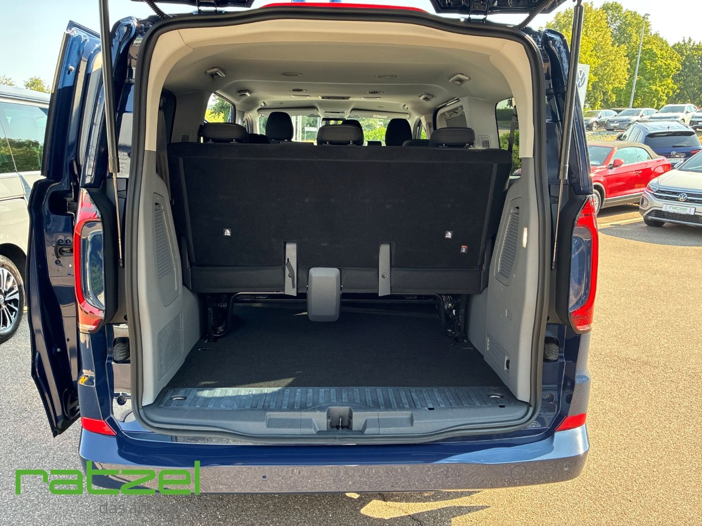 Fahrzeugabbildung Volkswagen T7 Caravelle Style 2.0 TDI DSG Navi Digitales Co