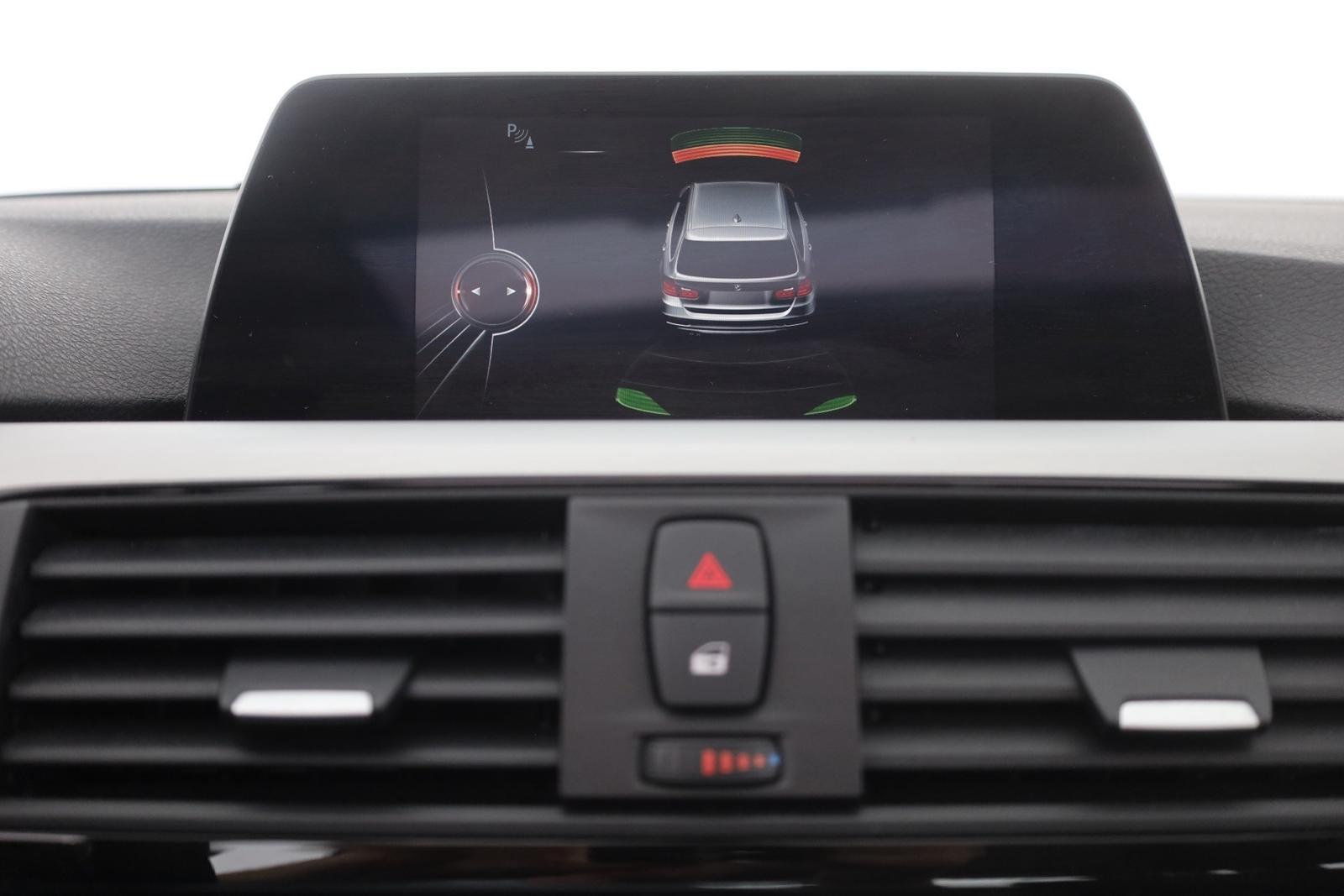 BMW 320i Touring Advantage LED Navi Schiebedach AHK