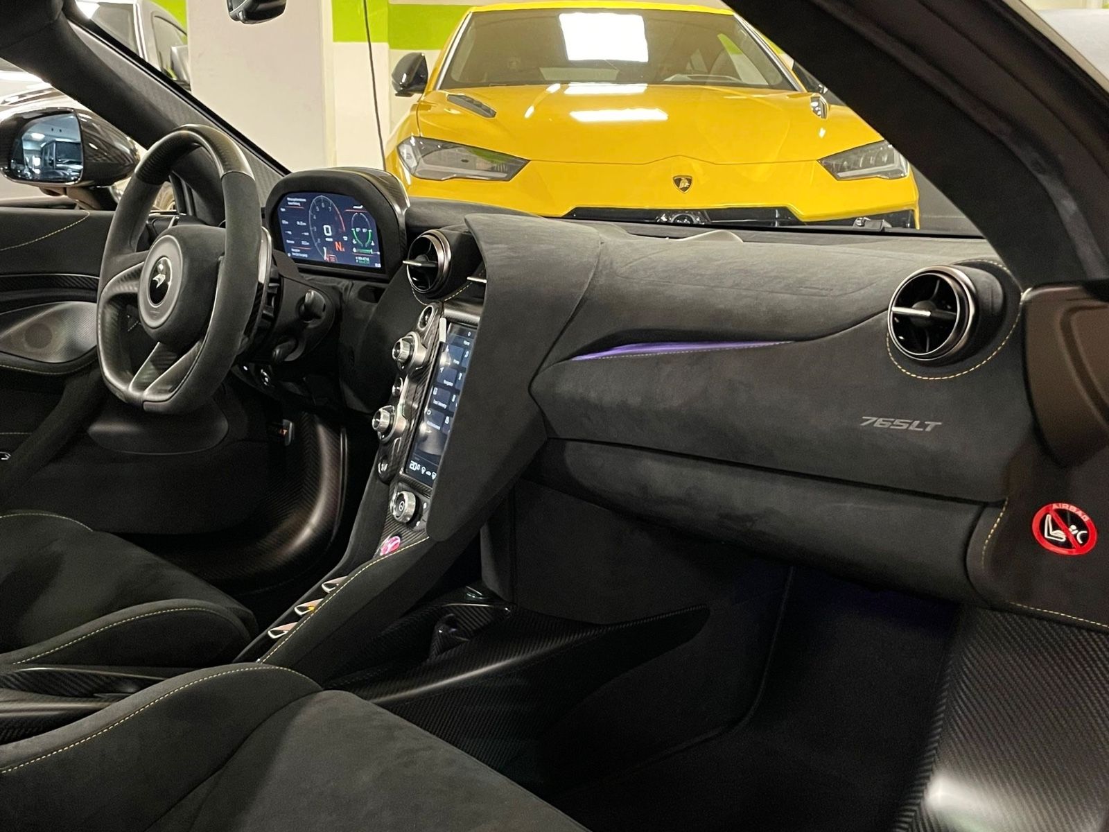 Fahrzeugabbildung McLaren 765LT SPIDER MSO LIFT B&W ALCANTARA RACING SEATS