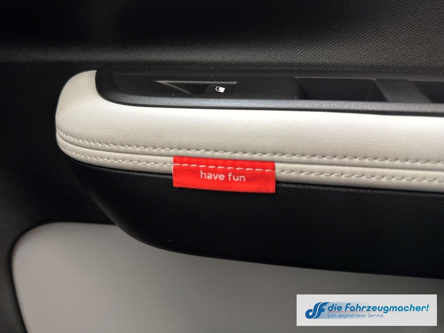 Fahrzeugabbildung Citroën C3 e 113 MAX HUD Navi Soundsystem LED Apple CarP