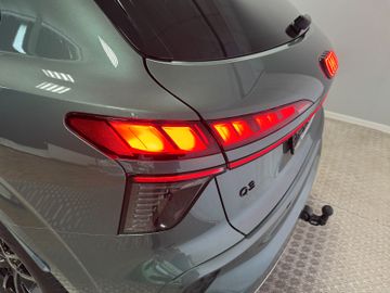 Audi Q3 TFSI 110 kW AHK*StHz*Panodach*