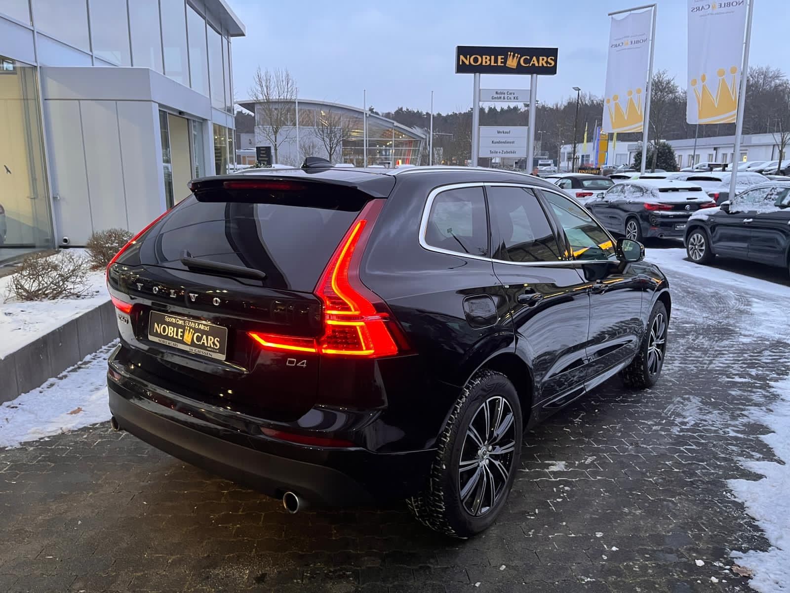 Fahrzeugabbildung Volvo XC60 Momentum Pro 2WD NAVI LEDER ALU