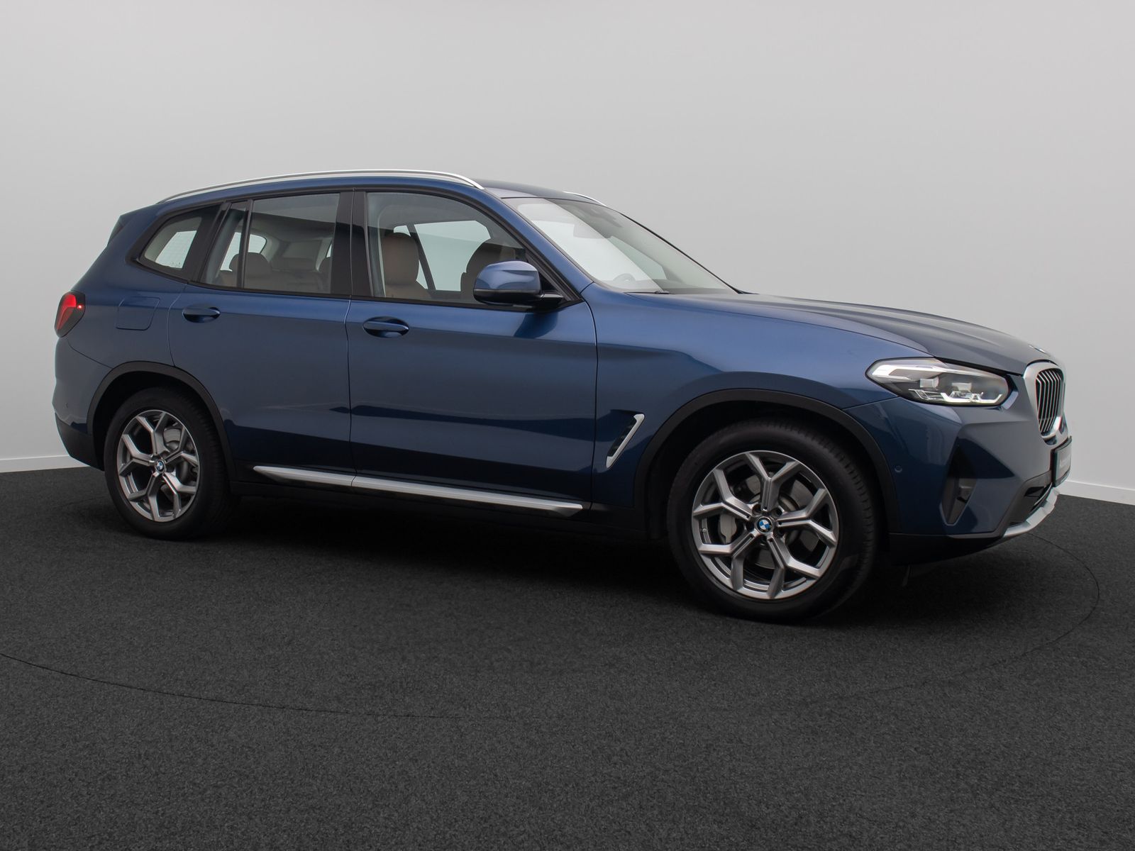 Fahrzeugabbildung BMW X3 xD30i AHK Kamera DAB Komfort Memory Leder 19"