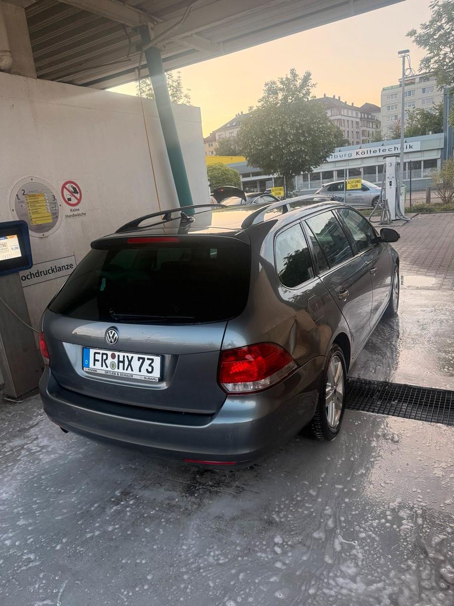 Volkswagen Golf 2012 — engine 105 HP (77kW)