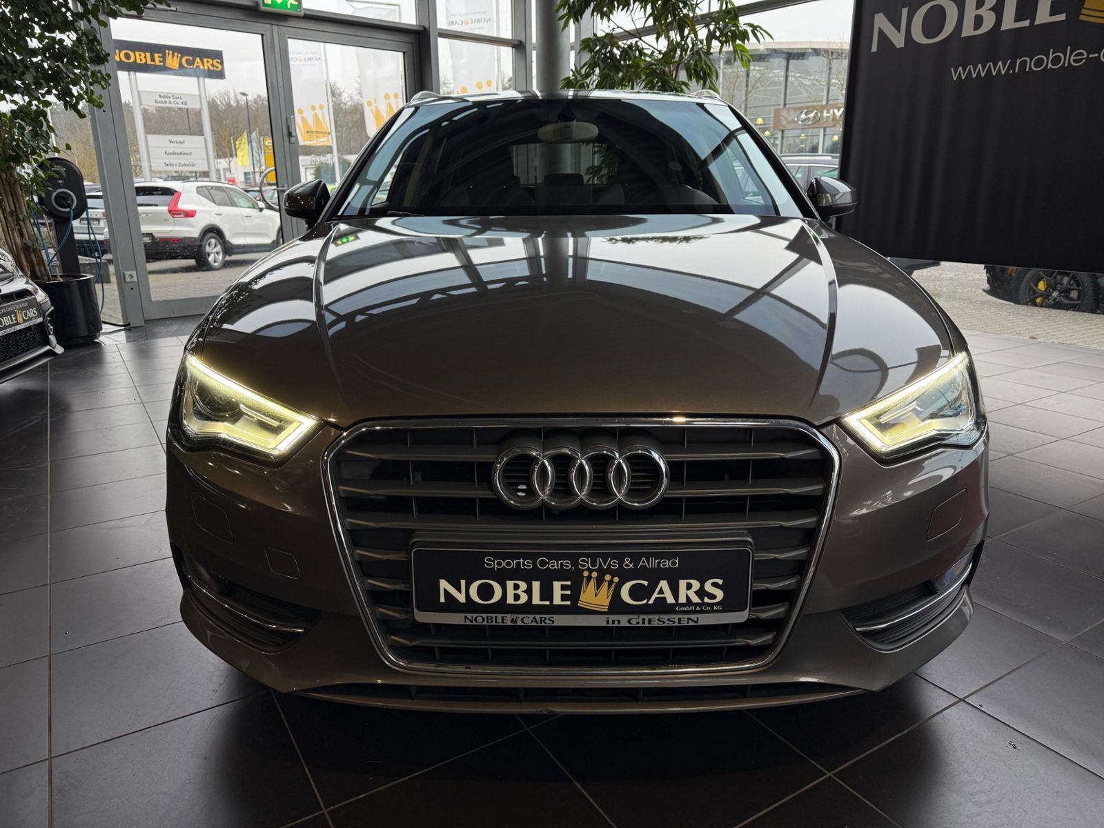 Fahrzeugabbildung Audi A3 1.4 TFSI Sportback Ambition Navi Xenon SHZ