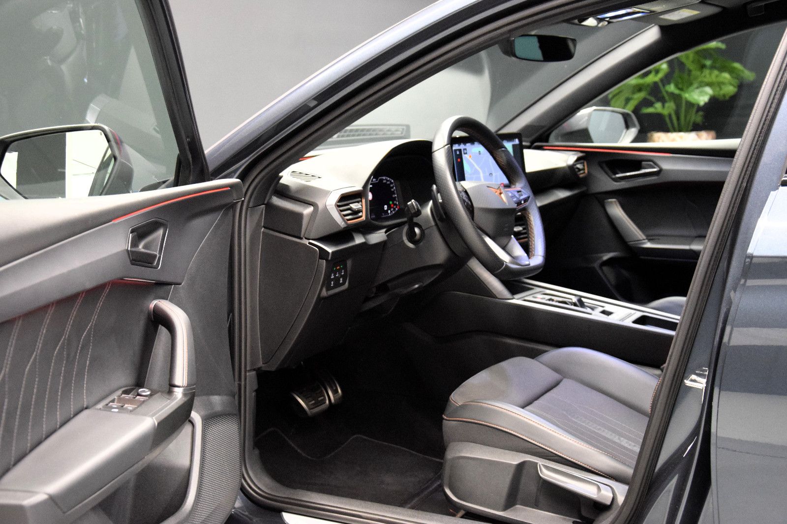 Fahrzeugabbildung CUPRA Leon VZ Pano ACC Schale Kamera 19"
