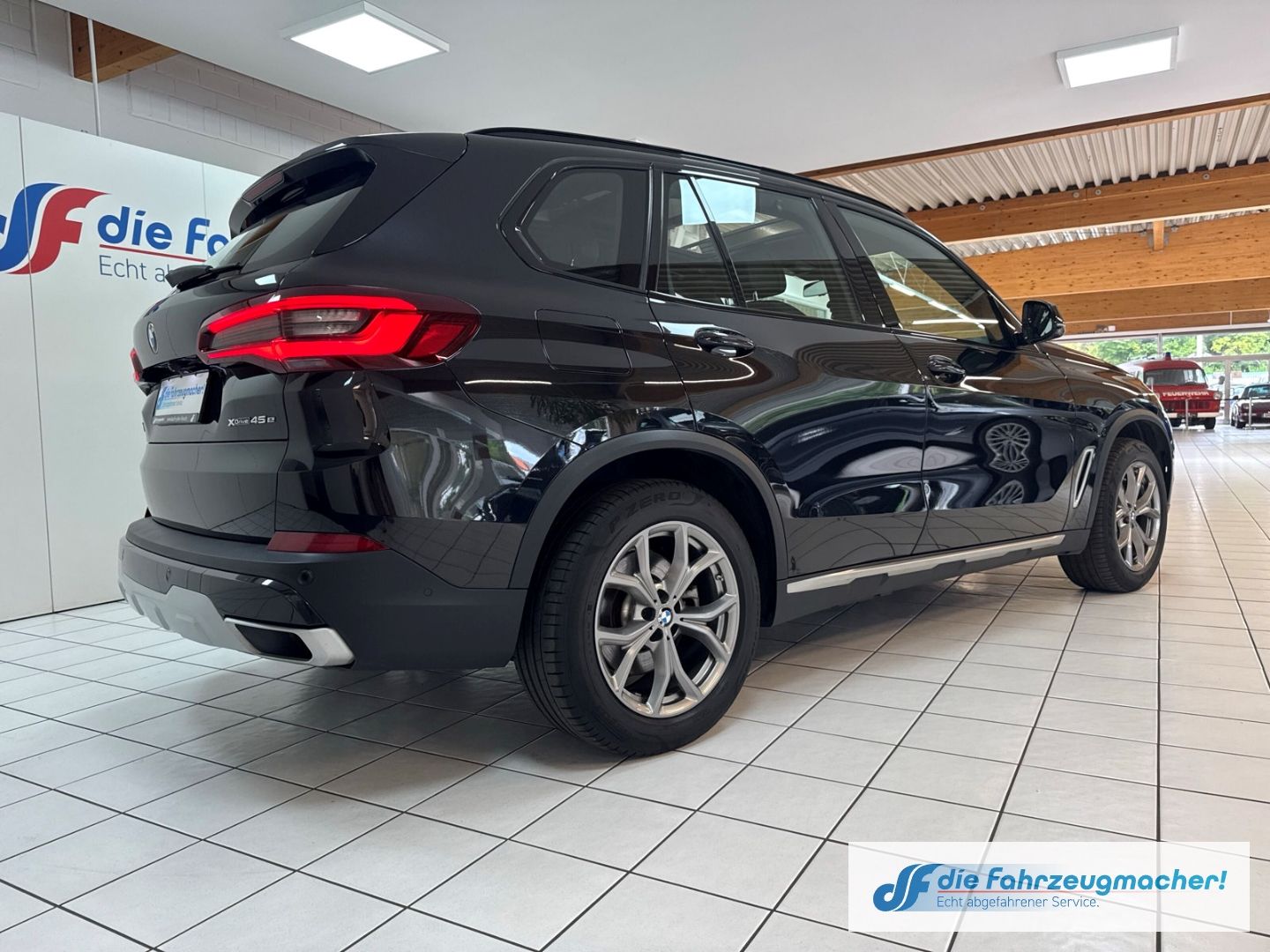 Fahrzeugabbildung BMW X5 xDrive 45 e xLine Park-Assistent Luftfederung