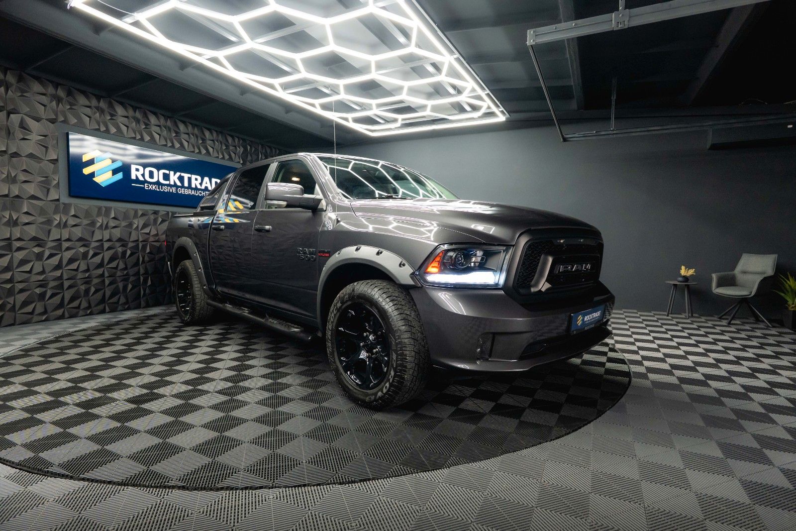 Fahrzeugabbildung Dodge RAM 5.7 V8 HEMI 4x4 Sport LARAMIE NightPaket 19%