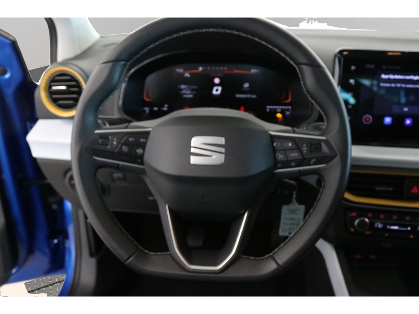 Fahrzeugabbildung SEAT Arona Road Edition Navi Tempomat SHZ PDC LED