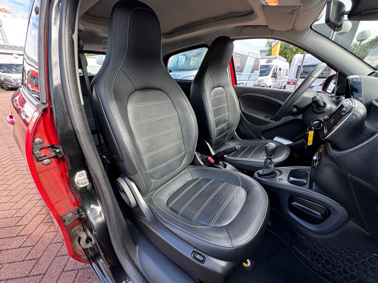 Fahrzeugabbildung Smart ForFour 66KW PRIME EXCLUSIVE PANO NAVI LED VOLL