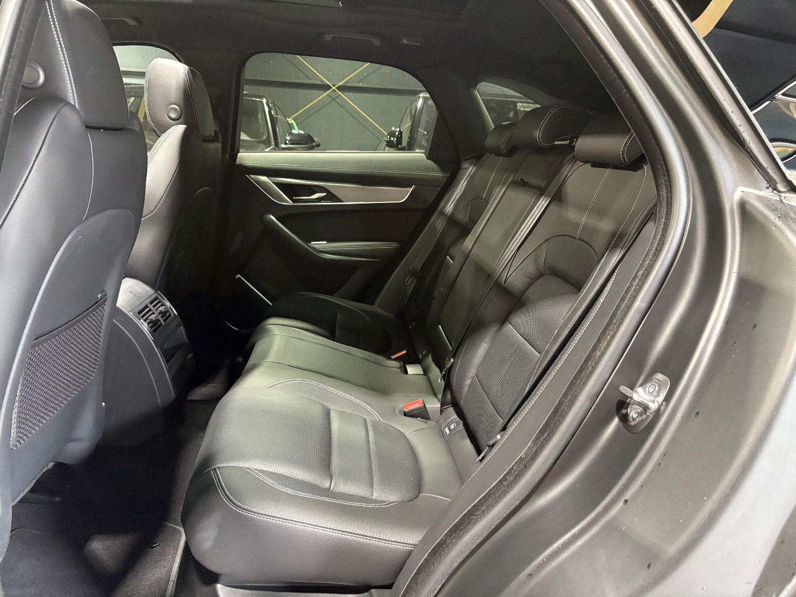 Fahrzeugabbildung Jaguar F-PACE R-Dynamic SE AWD/D300/PANO/APPLE/MEMORY/