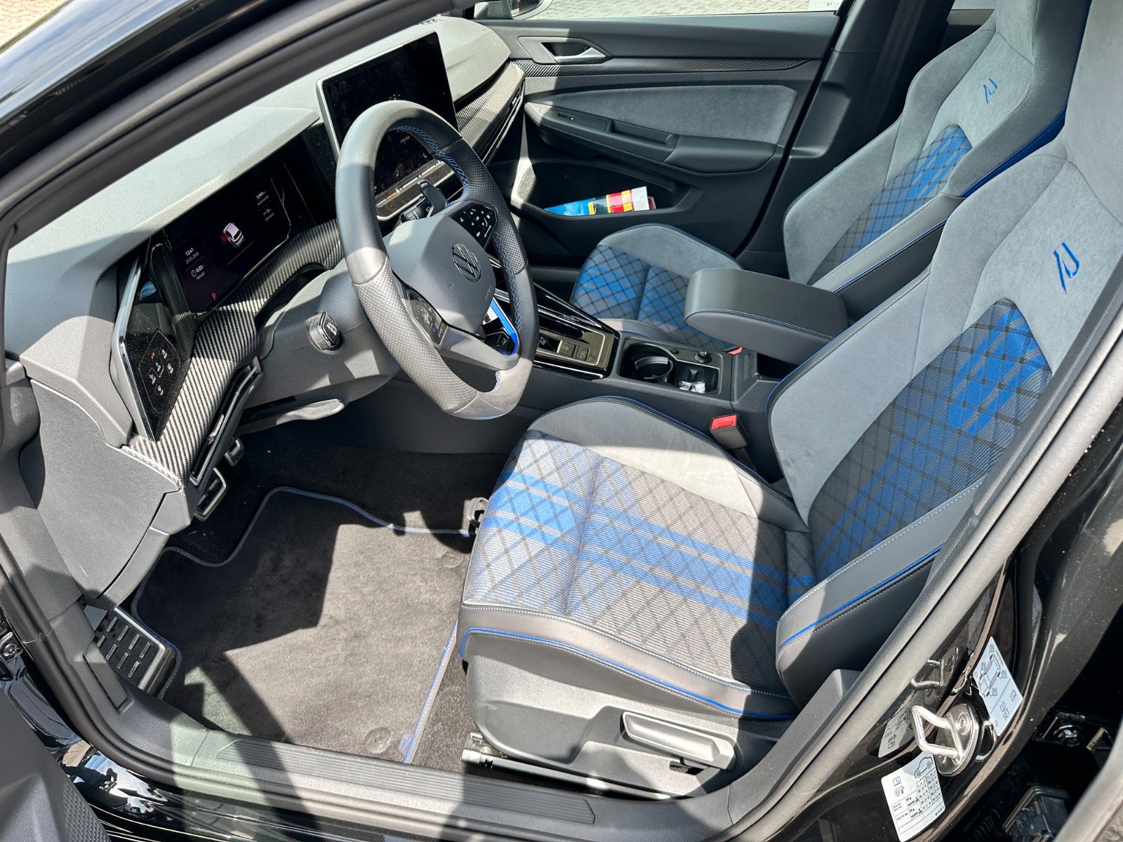 Volkswagen Golf VIII R 4M-Pano-ACC-DCC-19 -AHK-GARA foto 2