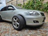 Toyota Avensis Combi 2,2-l-D-CAT Team Team