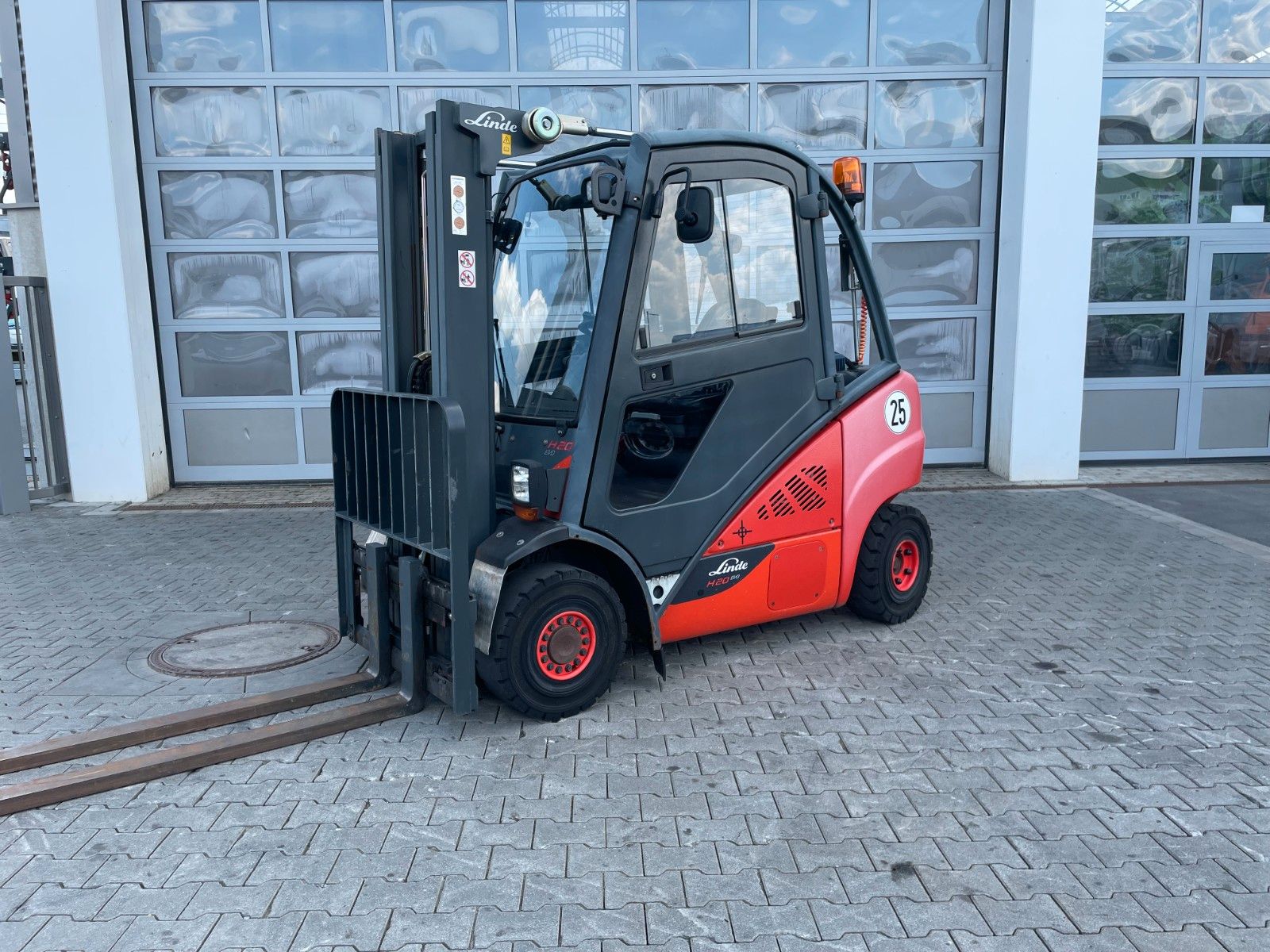 Fahrzeugabbildung Linde H20D-02/600 / Triplex 4,6m / 1.332h / Diesel
