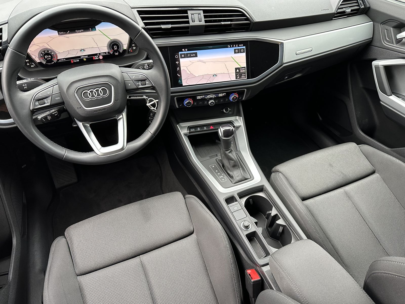 Fahrzeugabbildung Audi Q3 SpB 35 TFSI NAV+LED+ACC+V-COCKPIT+19ZOLL+SHZ