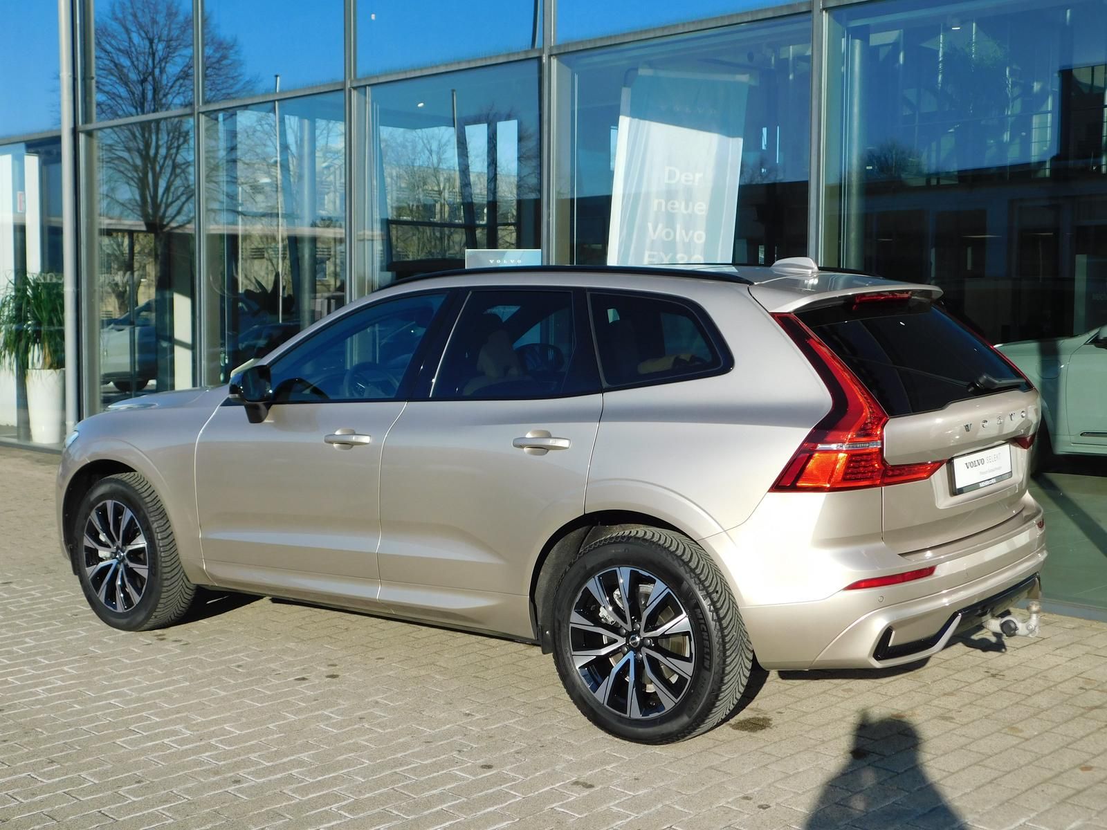 Fahrzeugabbildung Volvo XC60 B5 B AWD Plus Dark "Panoramadach, AHK"