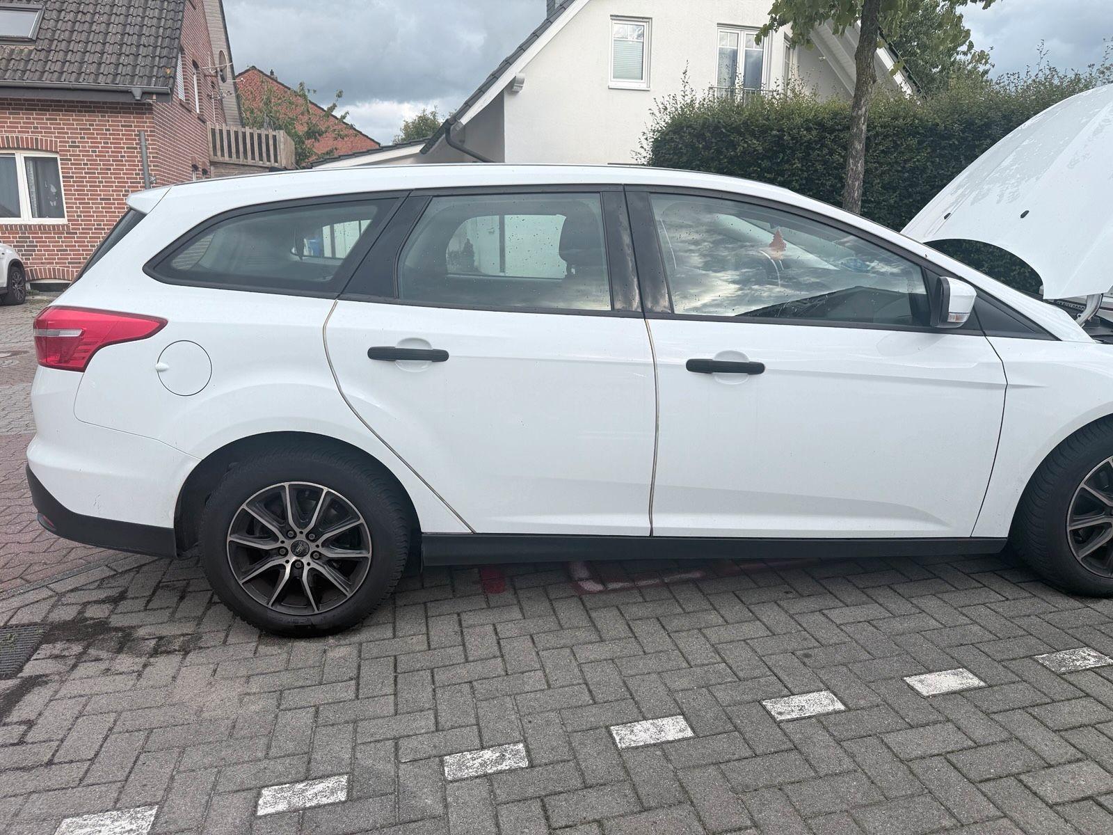 Ford Focus 2015 — photo 11