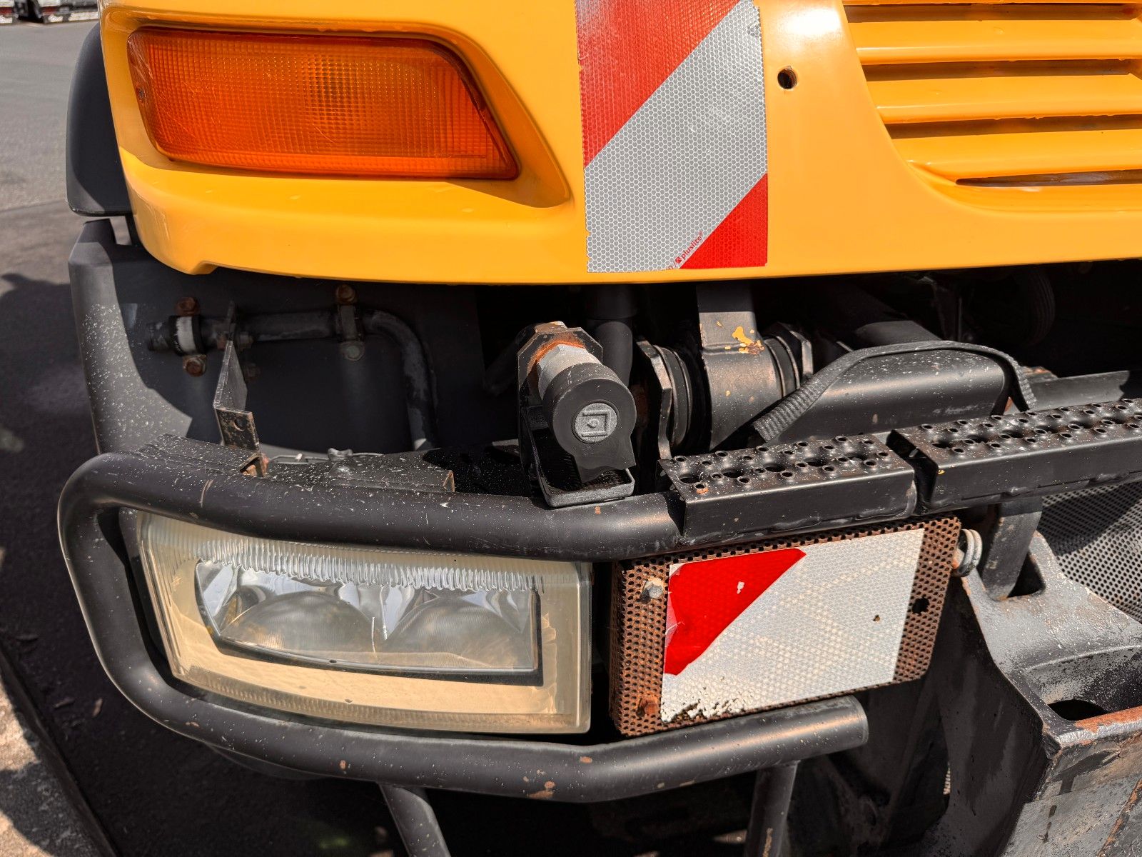 Fahrzeugabbildung Mercedes-Benz Unimog U300 4x4 Vario-Pilot