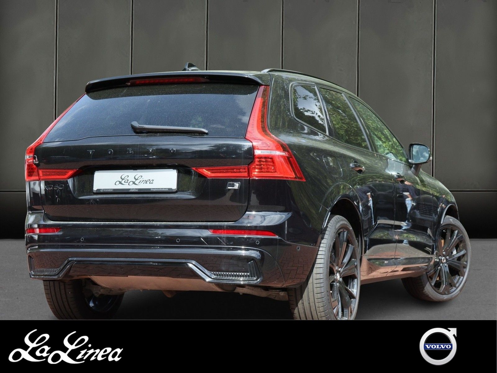 Volvo XC60 T6 Ultra Black Edition Recharge Plug-In Hyb imagem 2