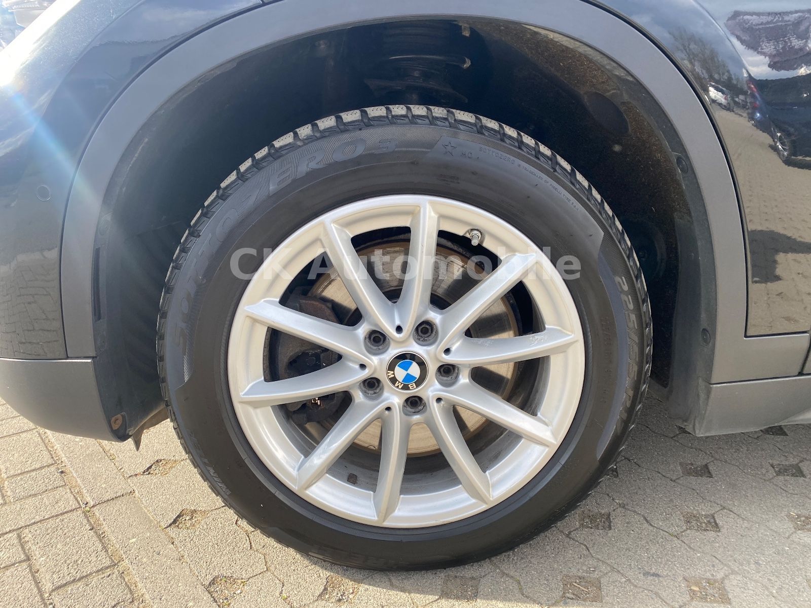 Fahrzeugabbildung BMW X1 xDrive 20d Advantage Autom./Navi/Pano/LED/PDC