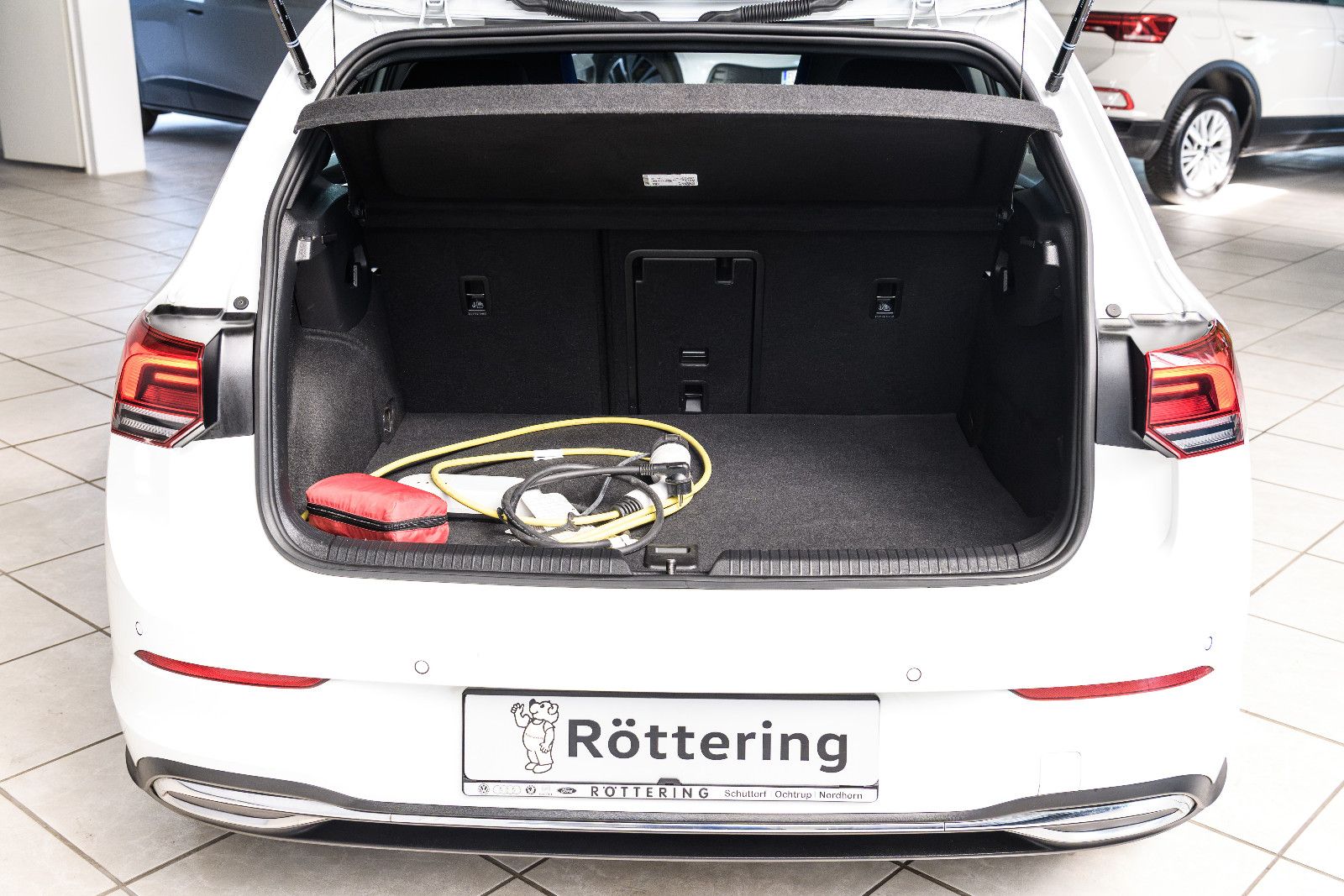 Fahrzeugabbildung Volkswagen Golf VIII Lim. GTE eHybrid +DSG+Navi+ACC