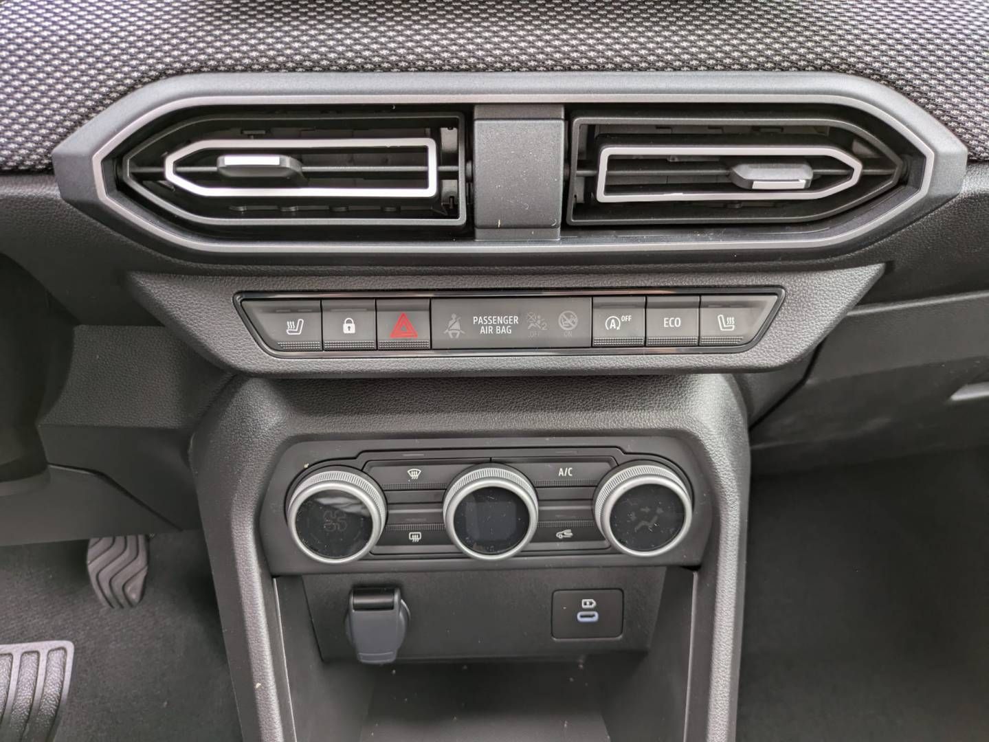 Fahrzeugabbildung Dacia Jogger Expression TCe 110 7-Sitzer