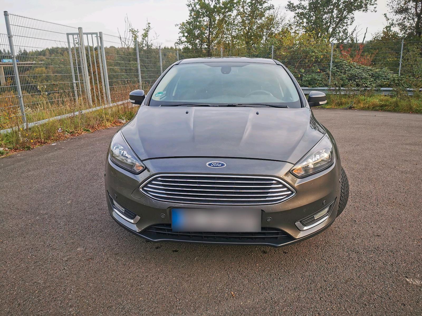 Ford Focus 2015 — interior