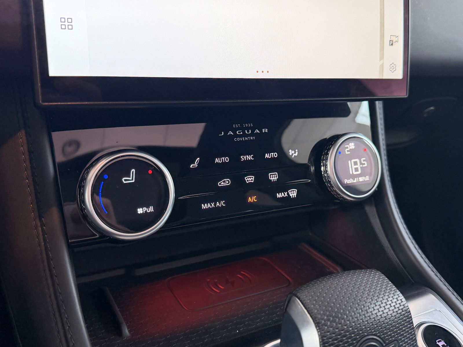 Fahrzeugabbildung Jaguar F-PACE SVR /PANO/MERIDIAN/360°KAM/HUD/AMBIENTE