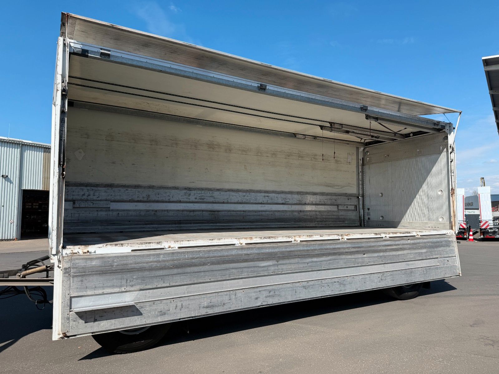 Fahrzeugabbildung Andere Ewers PRASQ 18 Schwenkwand SAF LBW BÄR 2.500kg