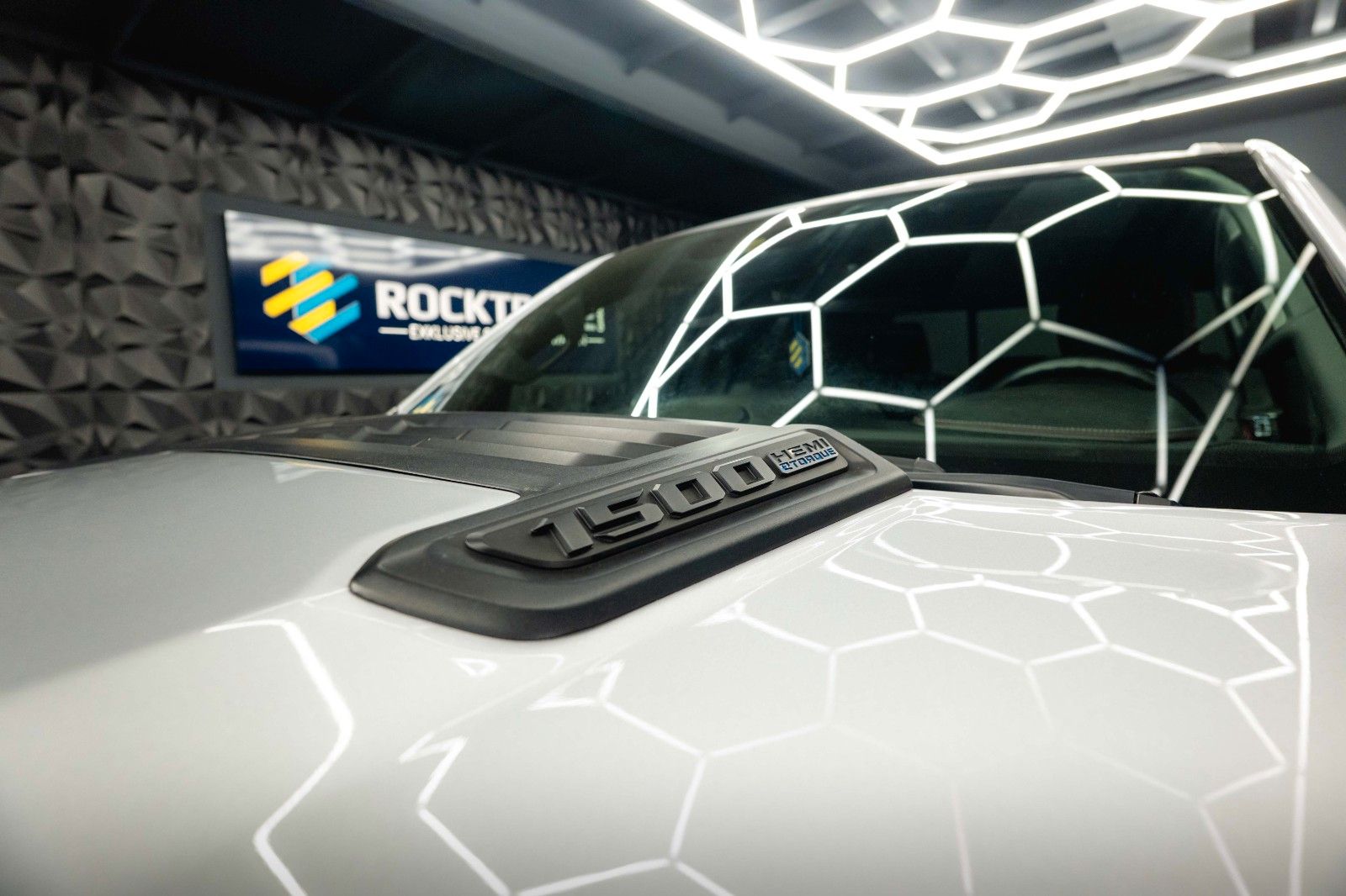 Fahrzeugabbildung Dodge RAM 5.7 V8 HEMI 4x4 REBEL OFFROAD AXLE LOCK 19%