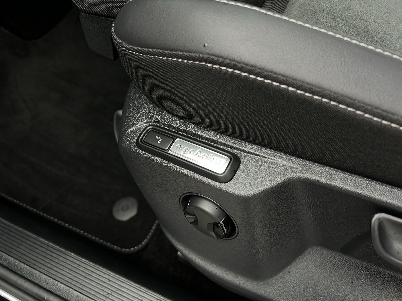 T-Roc R-Line 1.0 TSI AHK*Navi*Black Style