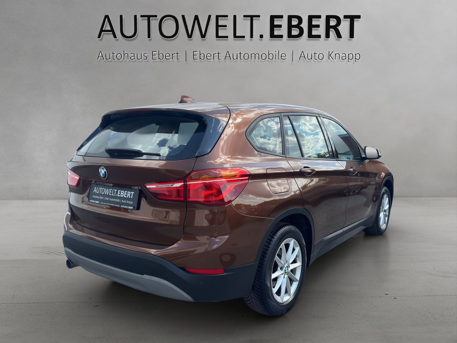 Fahrzeugabbildung BMW X1 sDrive 18i Advantage/PDC/SHZ/NAVI/