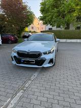 BMW i5 eDrive40 - Pano M Sport Pro AHK HUD Memory - BMW i5 in Frankfurt (Main)