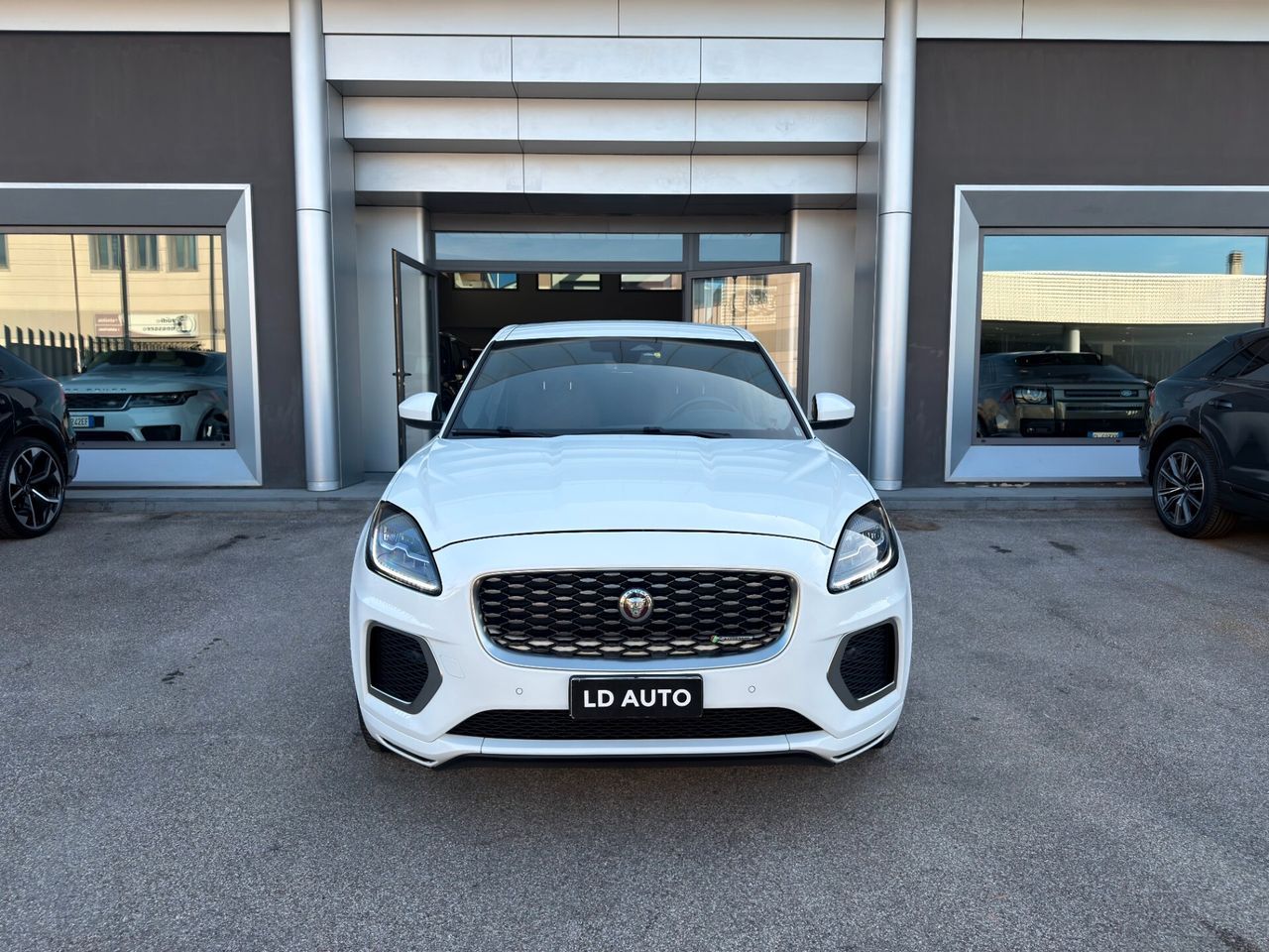 Jaguar E-Pace 2.0D I4 163 CV AWD Auto R-Dynamic  imagem 2