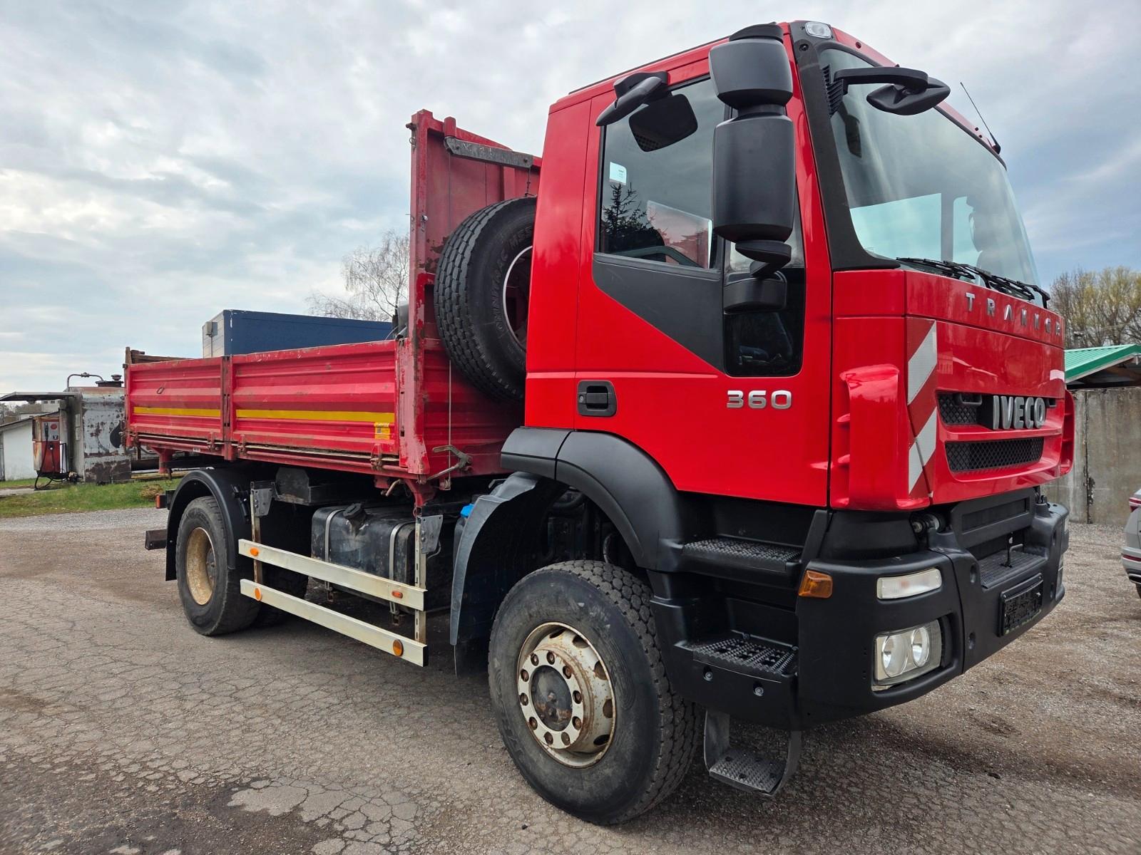 Iveco TRAKKER 190T36W 4x4 3-way tipper