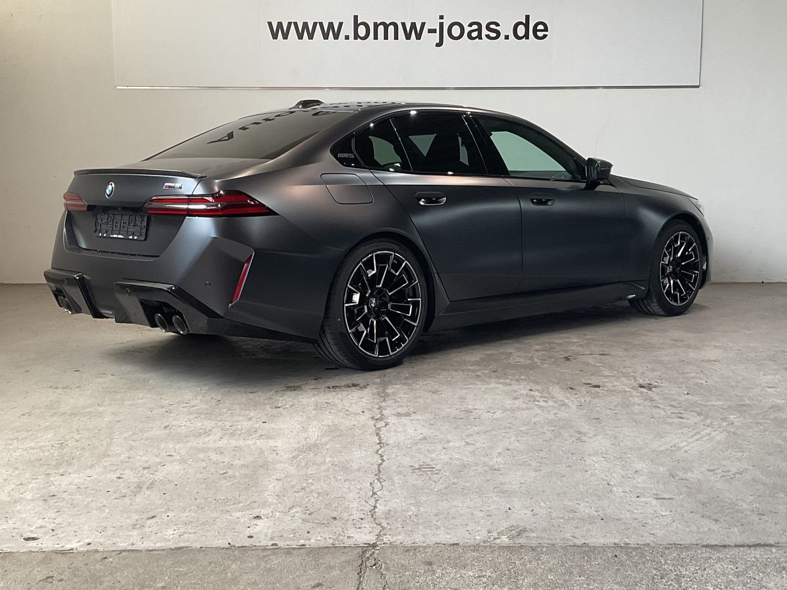 Fahrzeugabbildung BMW M5 Limousine Frozen Deep Grey M Drivers Package