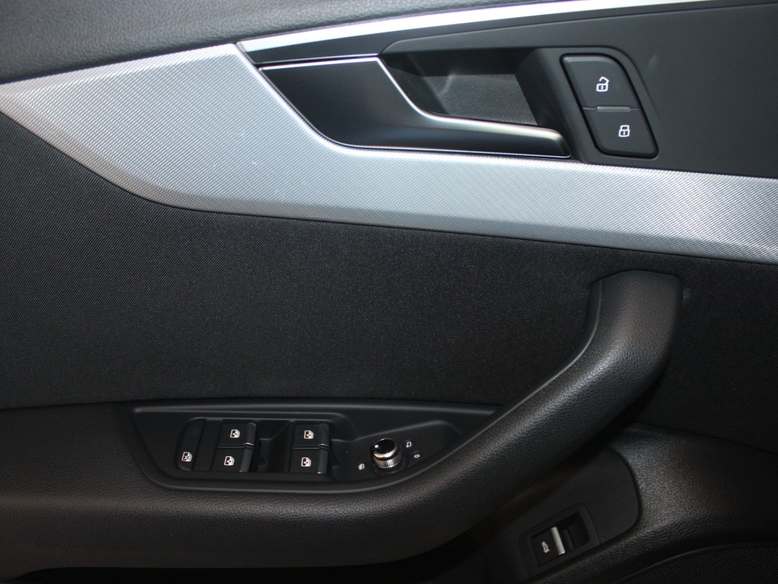 Fahrzeugabbildung Audi A4 2.0 TDI S tronic sport Avant NAVI XENON uvm.