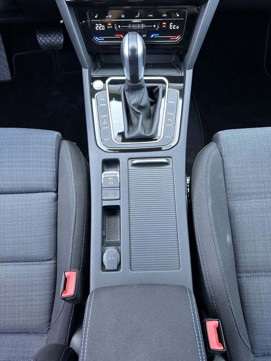 Fahrzeugabbildung Volkswagen Passat Variant 1.4 TSI DSG GTE NAV+LED+KAM+VC+PP