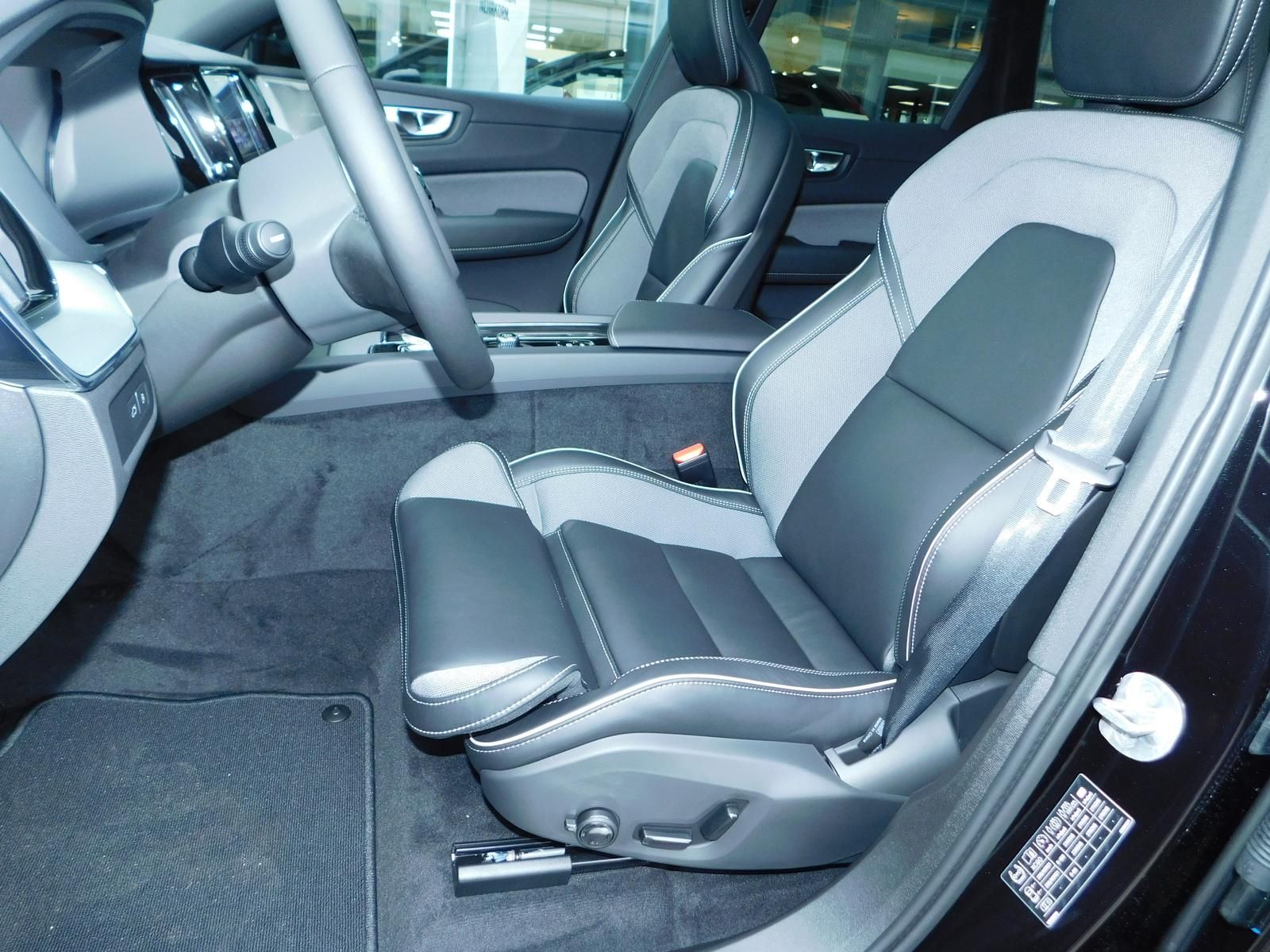 Fahrzeugabbildung Volvo XC60 T6 Recharge Plus Black Edition
